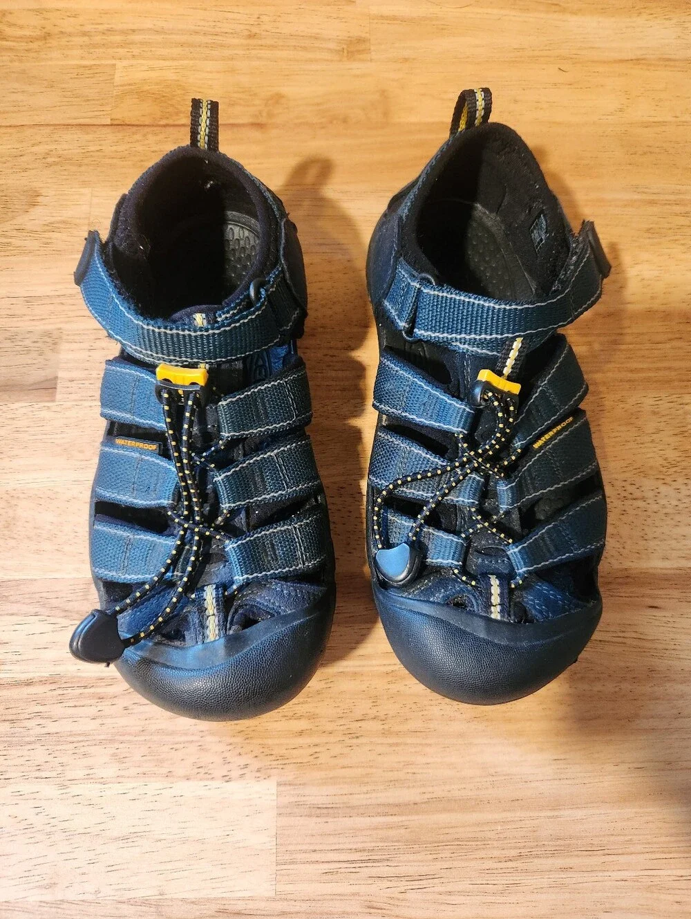 Keen Kids Navy Blue Closed-Toe Adventure Sandals with Yellow Accents Size 3